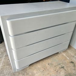 Like New Large Solid Wood Chest Dresser 