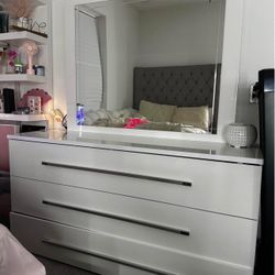 Dresser And Mirror 