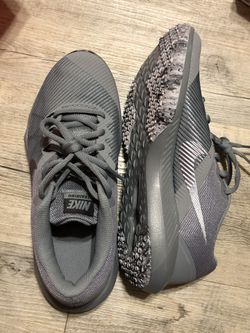 Brand new Nike shoes size 6