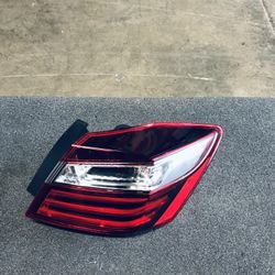 Passenger Side Outer Taillight OEM 2016-2017 Honda Accord/ Excellent Condition