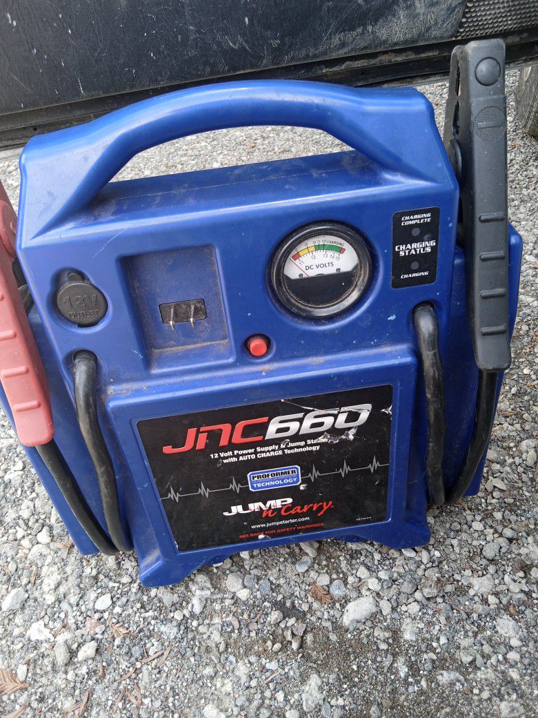 JNC 660 Battery 1700 Peak Amp 12v  Automotive  Jump Starter Excellent Condition!