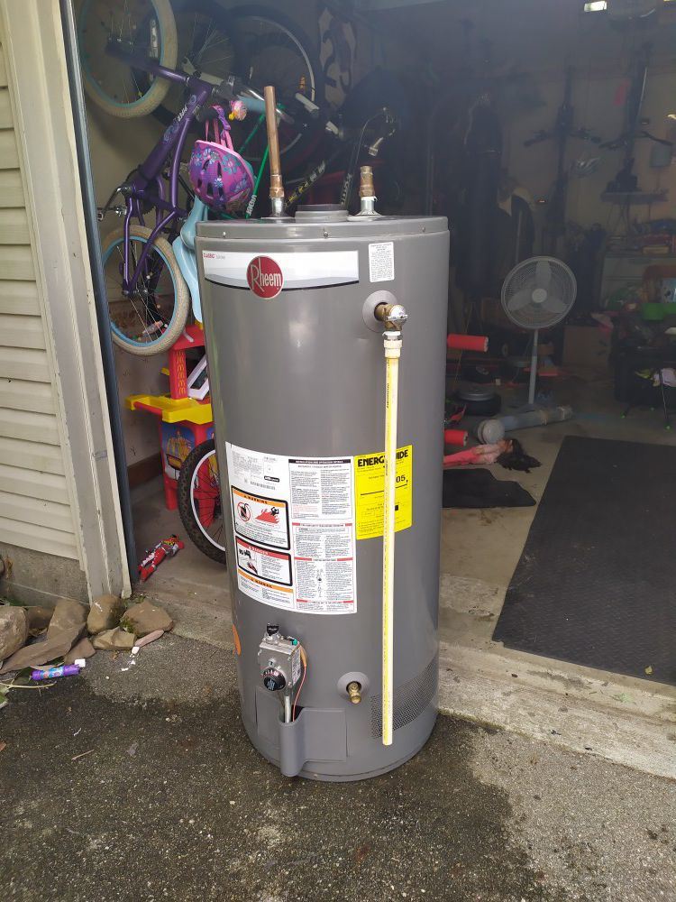 Rheem hot water heater - gas, 40 gallon