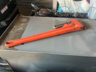 Large Heavy-Duty 18”& 24” Pipe Wrench
