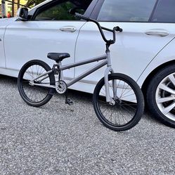 Custom BMX Freestyle Bike – Matte Gray, Excellent Condition ($150 OBO)