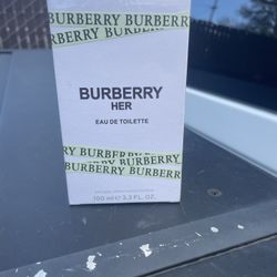 Burberry Her Perfume 