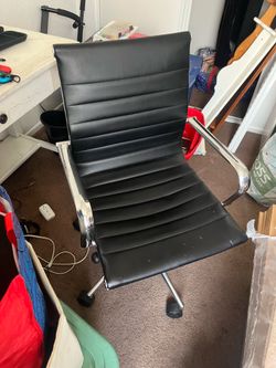 Classic modern black adjustable rolling spinning office chair