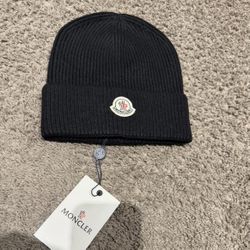 Moncler Beanie (Black)