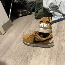 Brand never been worn size 10 big Nike low