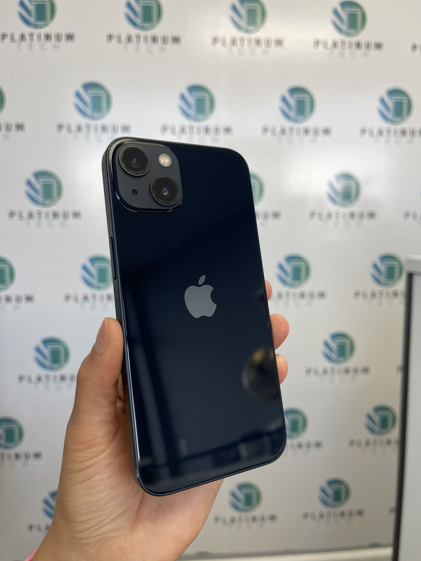 iPhone 13 UNLOCKED 128Gb Black Charger And Headphones For Free!!! 📲🔋