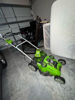 40 volt lithium max greenworks lawnmower with battery