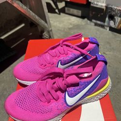 WOMENS NIKE RUNNING SHOES 