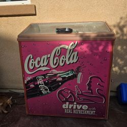 VINTAGE COCA COLA MACHINE GOOD CONDITION SOLD AS IS