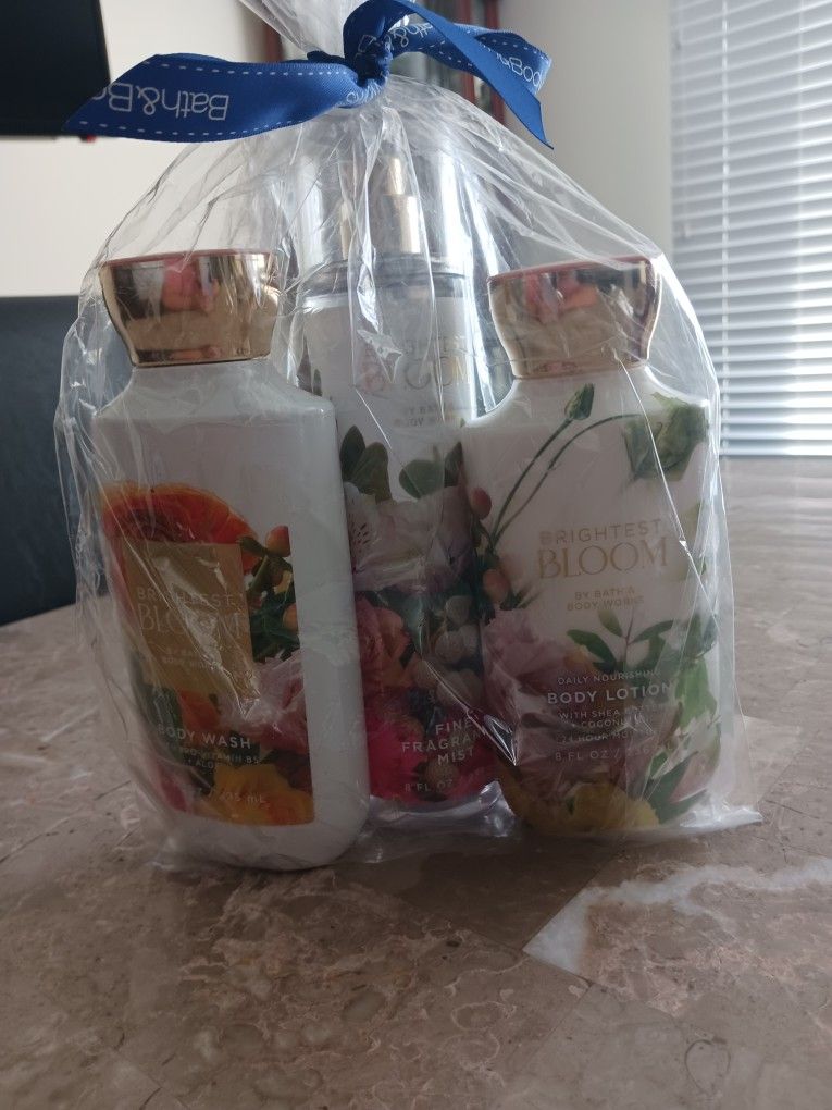 BRAND NEW BATH & BODY WORKS SET......πππ