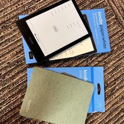 Amazon Kindle Paperwhite Signature Edition 11th Generation 32GB with Case Bundle