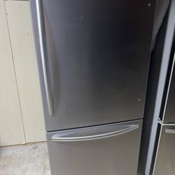 31 1/2 Wide Refrigerator 