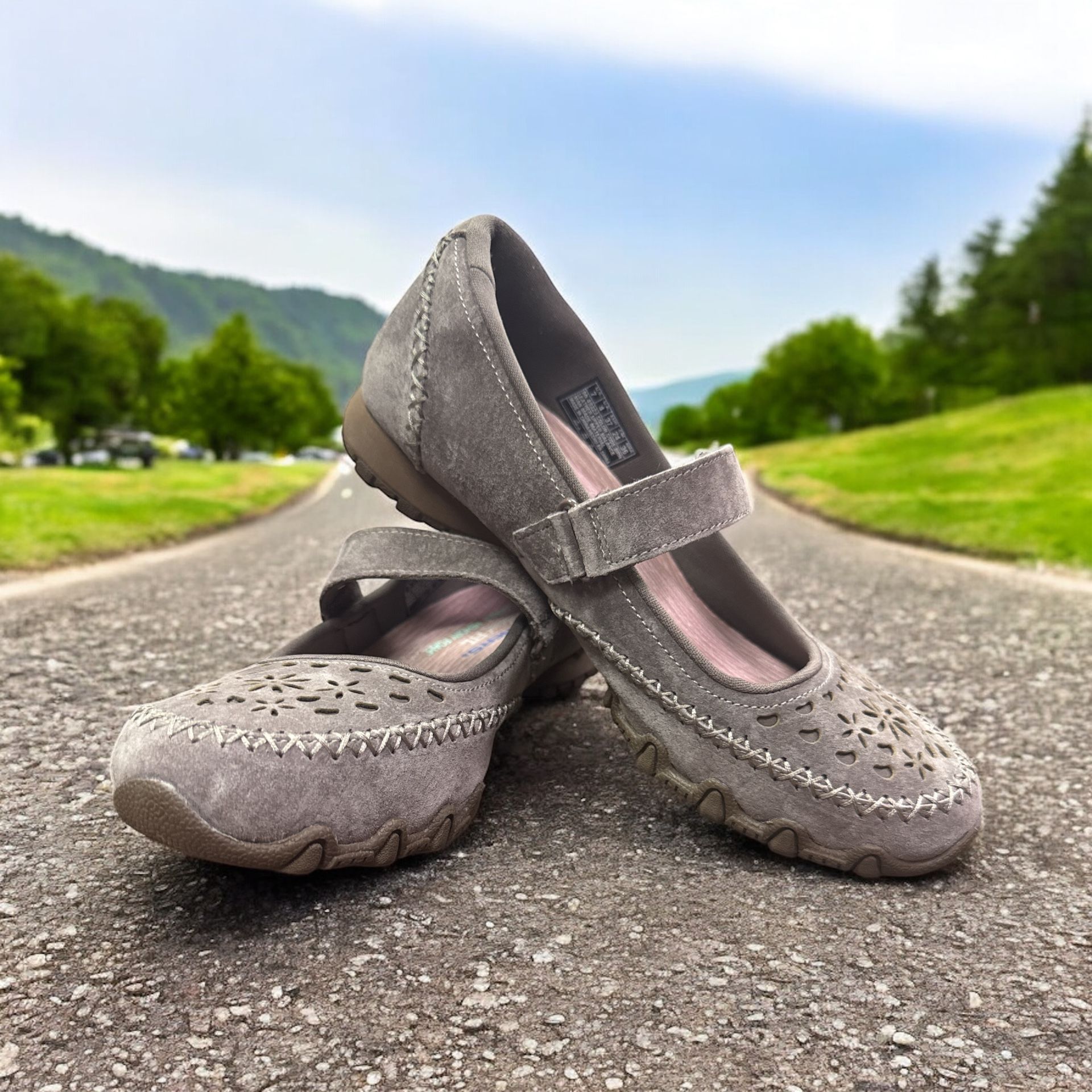 Skechers Womens Sz 7 Relaxed Fit Bikers Mauve Purple Suede Leather Mary Janes