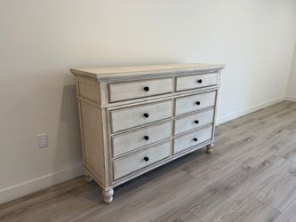 Dresser - 8 Drawer - FREE