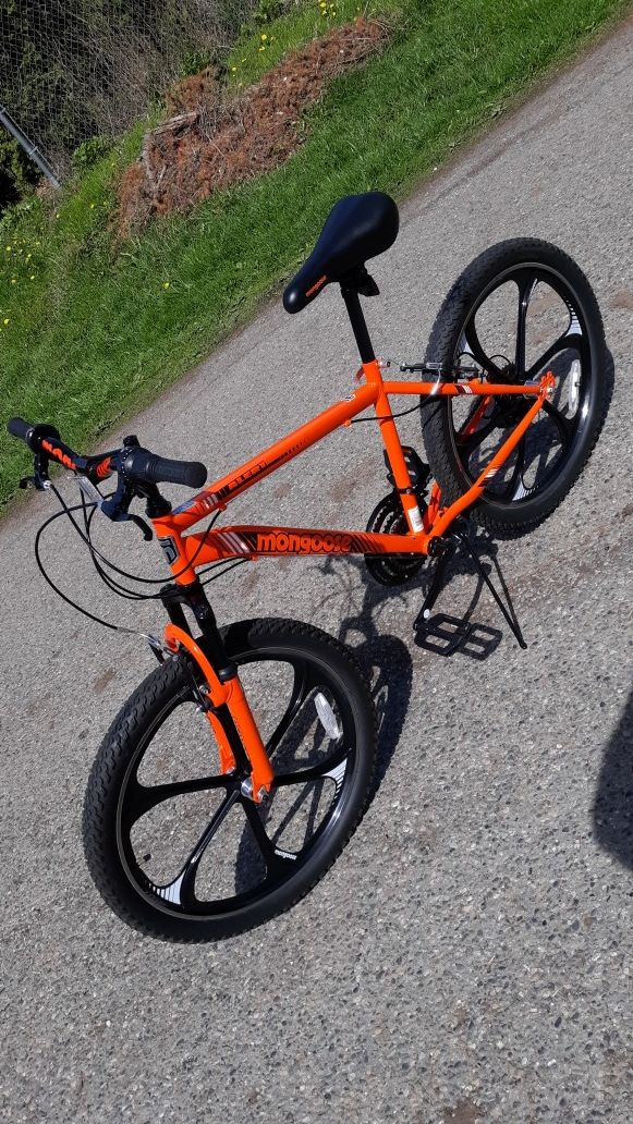 Mongoose 24 Alert Mag Wheel Bike With Steel Frame and Amp 21 Speed Shimano Like new ridden a few times