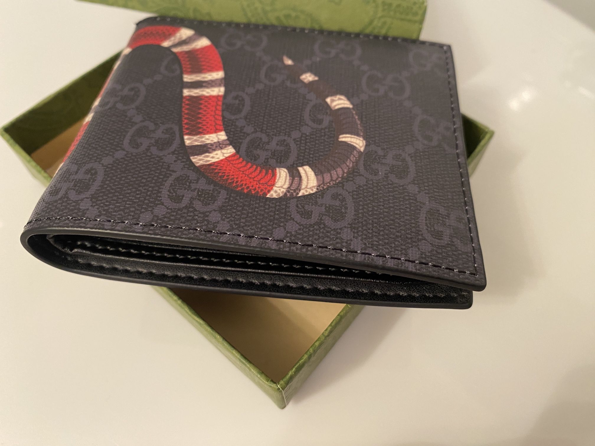 Gucci Snake Wallet for Sale in Lyndhurst, NJ - OfferUp