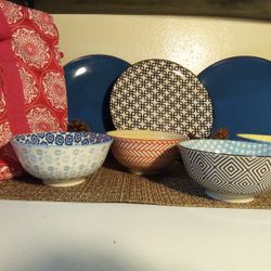 8pc Dinnerware Set w/ Insulated Carry Bag 💠 Geometric Plates & Bowls