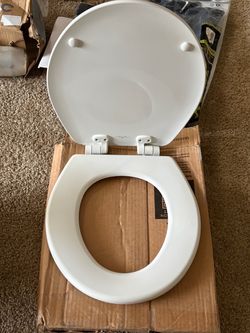 White Round Toilet Seat with Lid