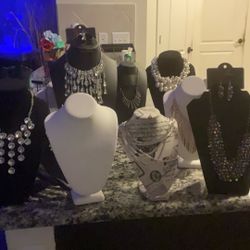 JEWELRY , SHOWCASE ITEMS