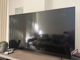 Samsung Q60C 65" QLED 4K Smart TV with box