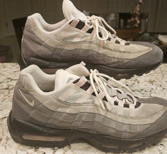 the Nike Air Max 95 "Gunsmoke/Pink Foam" Mens Size 13