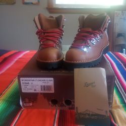 Women's Size 8.5 Danner Mountain LT cascade Clovis Gore Tex Hiking Boot