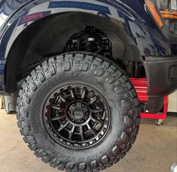 Ford F150 wheels : set of kmc & toyo tires