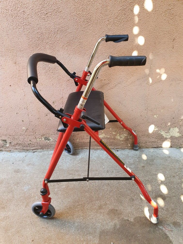 NEW DRIVE FOUR WHEEL WALKER ROLLATOR WITH FOLD UP REMOVABLE BACK SUPPORT HX5 9JP