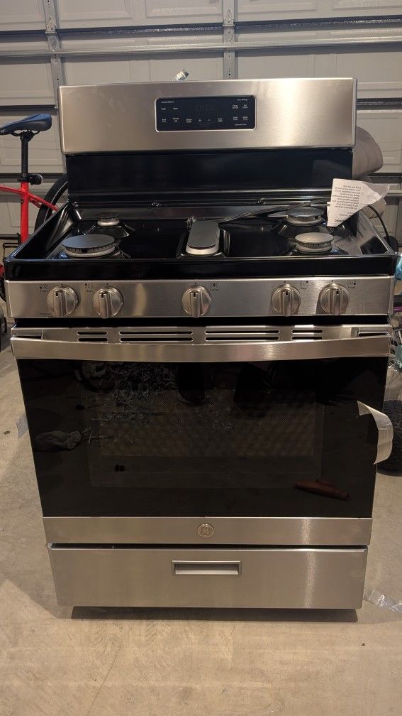 Three Year old LG Builder Upgrade Gas Range