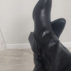 Cowgirl boots - pick up only