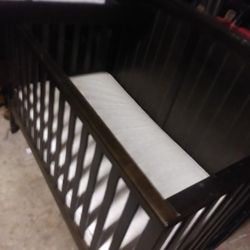 Child craft Sheridan 4-1 Crib Plus Portable Changing Station