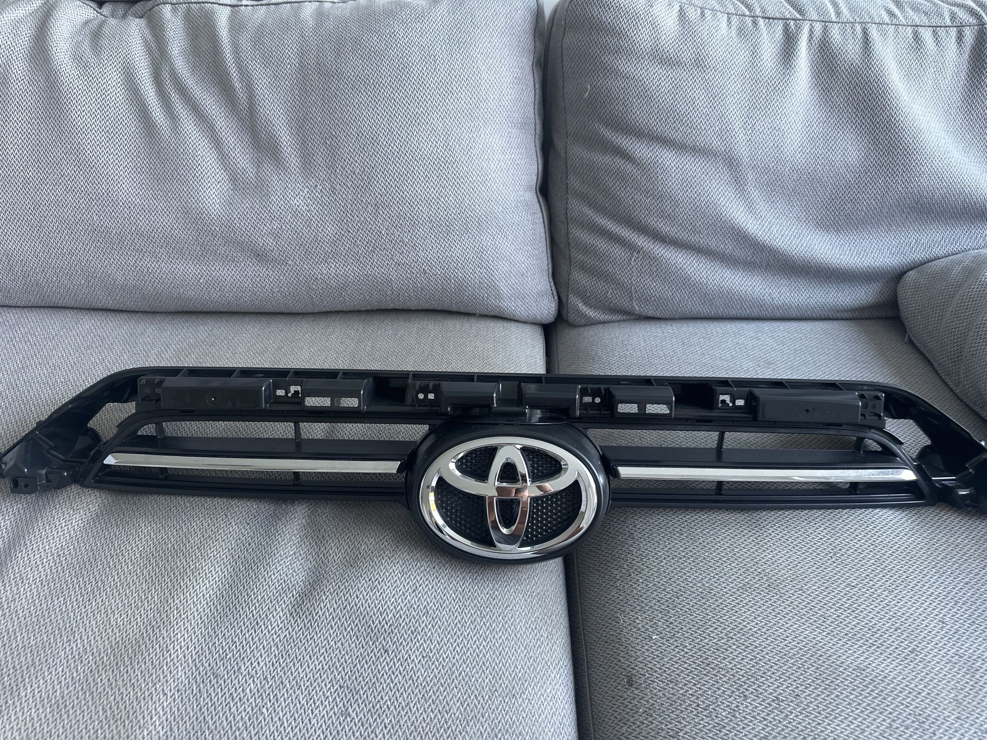 Toyota 4Runner Front Grille OEM (2014-2022)