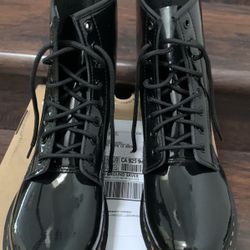 New In Box Dr. Doc Martens 1460 Black Patent Lamper Leather Boots Women’s 10