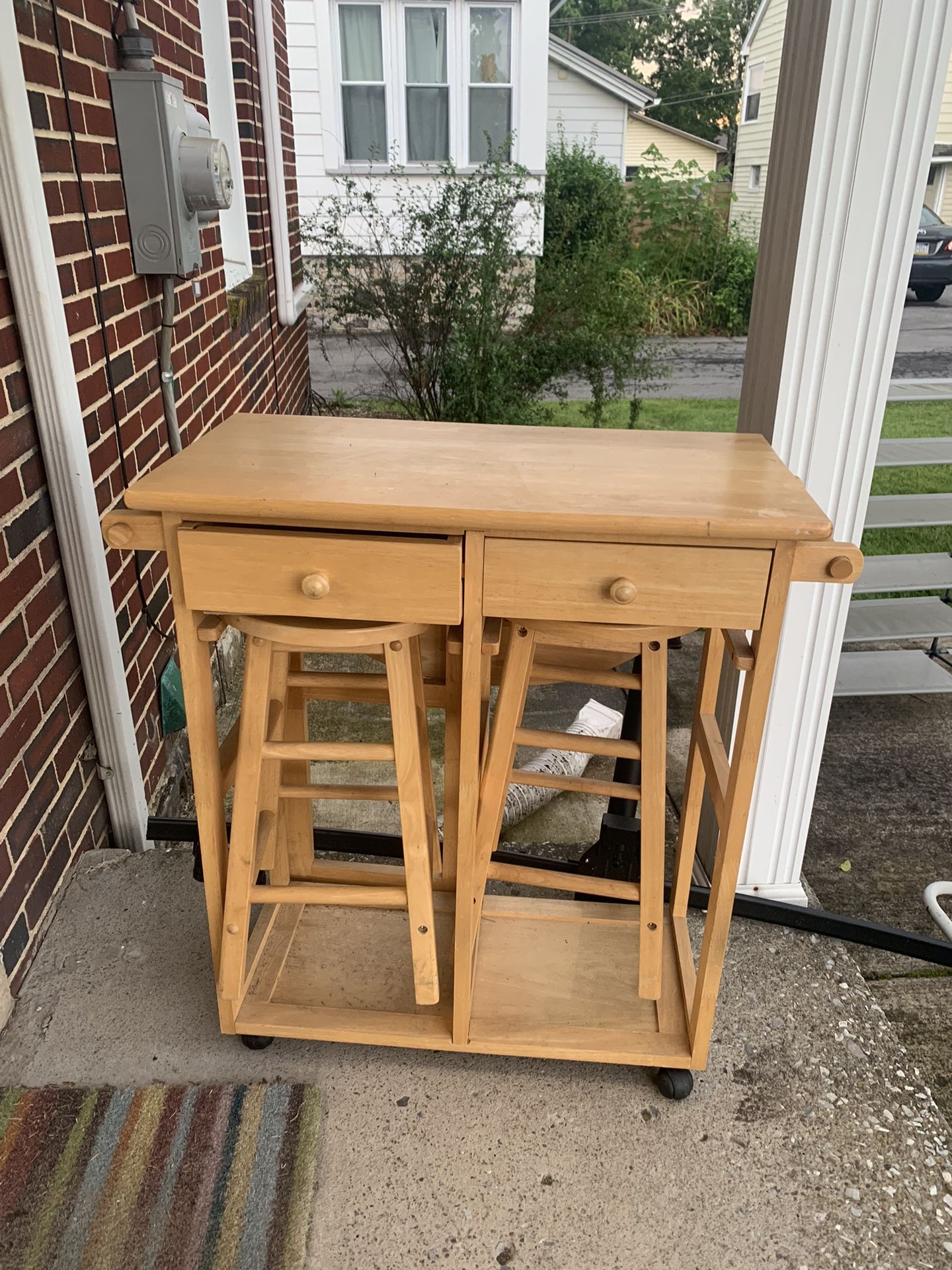 Kitchen Island With Two Stools
