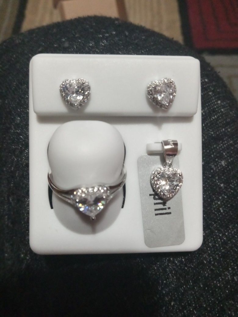 Beautiful..Heart Shape..925 Silver..Earrings..Ring & Pendant..Set