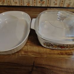 2 Corningware Dishs 1 W/ Lid