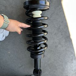 Front strut assembly Ford Expedition