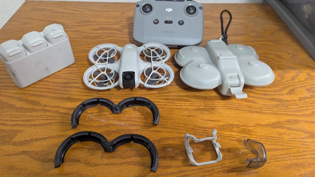 DJI Neo Fly More Combo 4 Batteries 