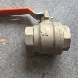 1 1/2 Ball Valve Brass Like New. $20 I Have 2 Valves