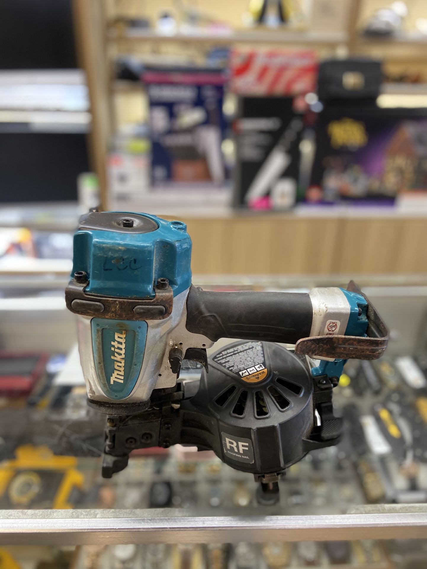 Makita An454 1-3/4in 120psi Adjustable Pneumatic Roofing Coil Nailer