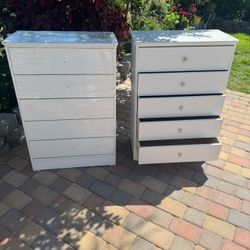 New White Chest Five Drawer With Metal Knobs 