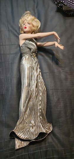 Marilyn Monroe Porcelain Collector Doll