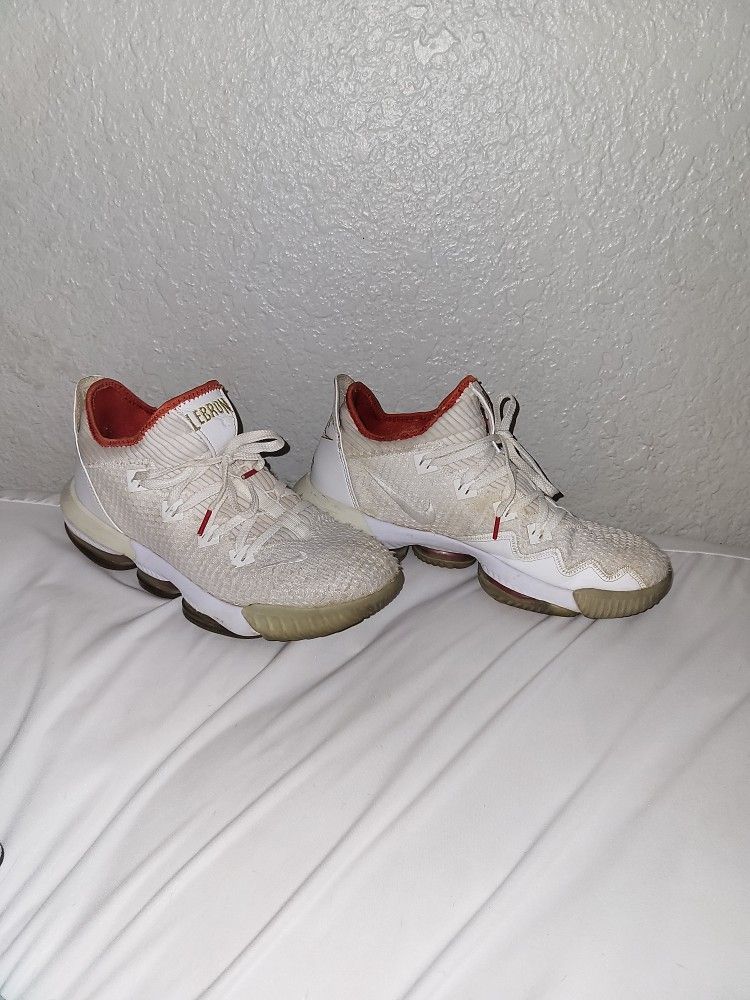 LeBron 16 Low 'Draft Night