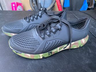 Crocs shoes sneakers women’s shoes sneakers Sz 8 WOMENS shoes MAKE AN OFFER!