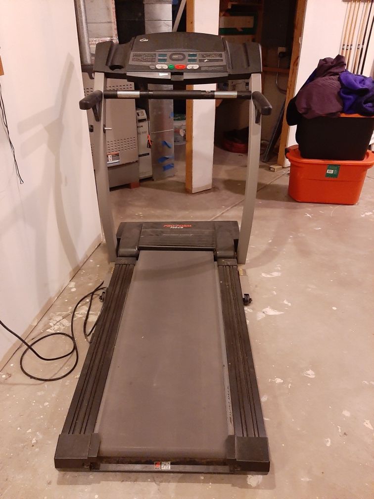 Proform 735CS Treadmill for Sale in Bolingbrook, IL OfferUp