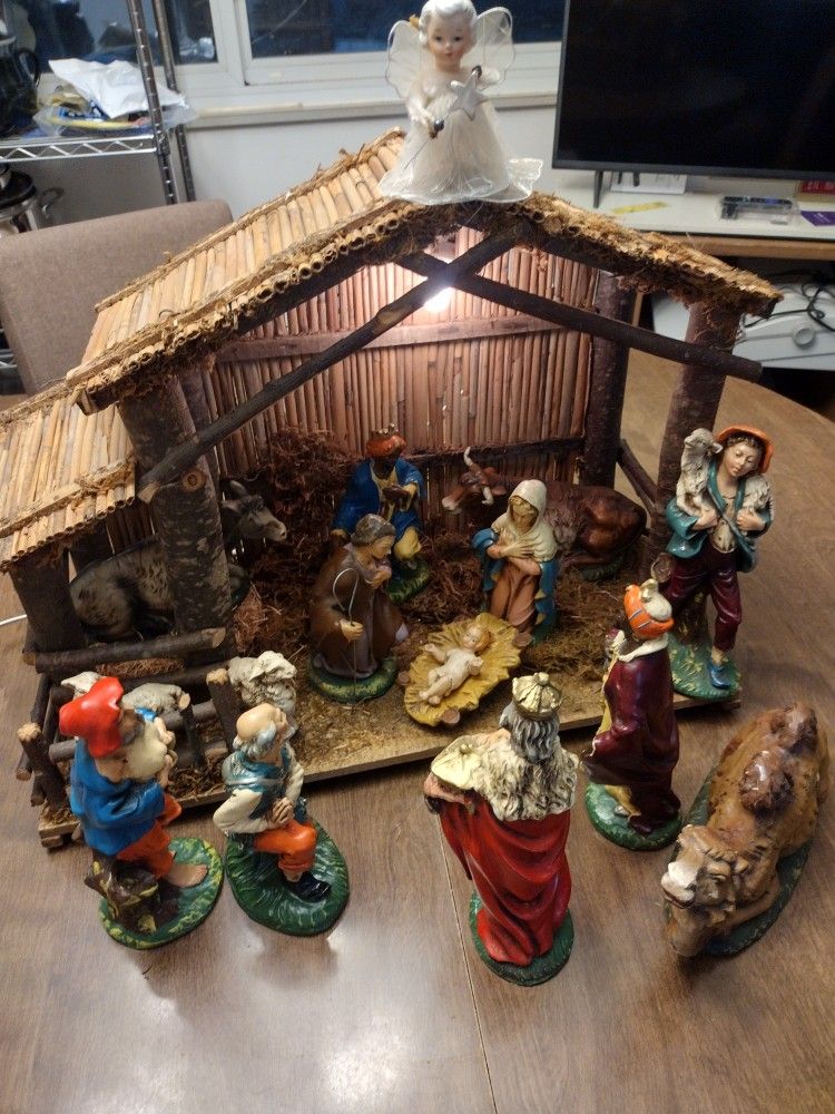 Vintage Large Nativity , Manger & 16 Figures 
