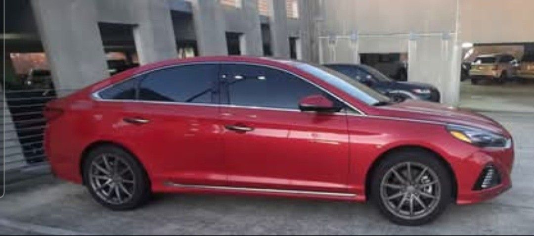 2018 Hyundai SONATA - Limited 2.0T. Sedan 4 D.